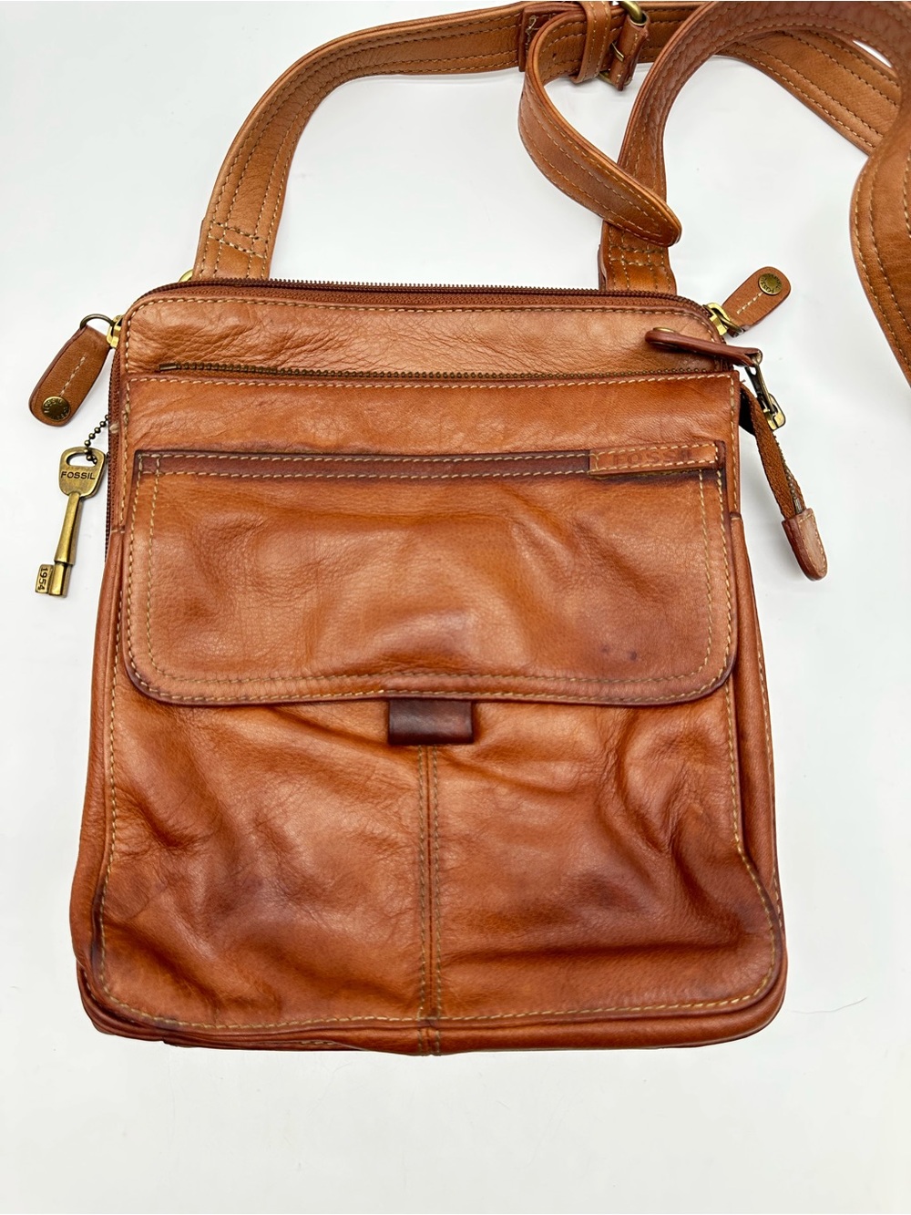 Vintage leather Fossil Messenger bag cross body like new read des